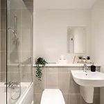Апартаменти Luxury Penthouse Views Prestigious *