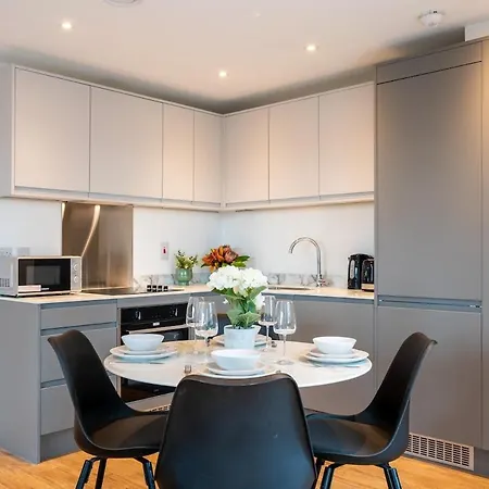 Elegant Penthouse, Stunning Cityscape Views Appartement