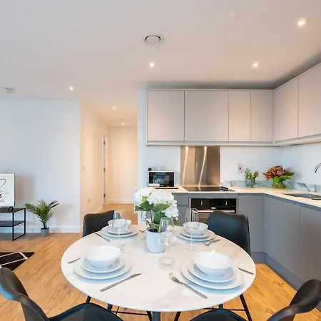 Luxury Penthouse - Prestigious Views * 리즈