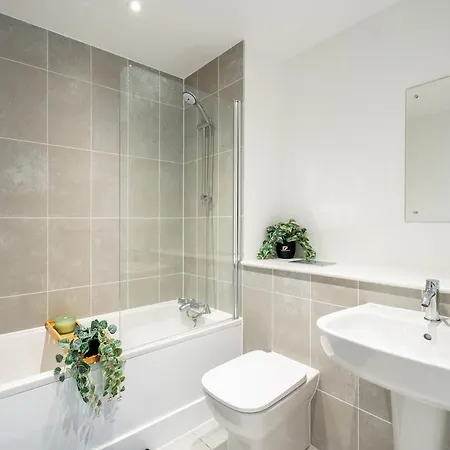 Luxury Penthouse - Prestigious Views לידס