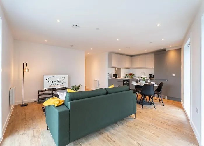 Elegant Penthouse, Stunning Cityscape Views Λιντς