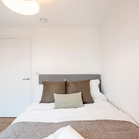 Elegant Penthouse, Stunning Cityscape Views