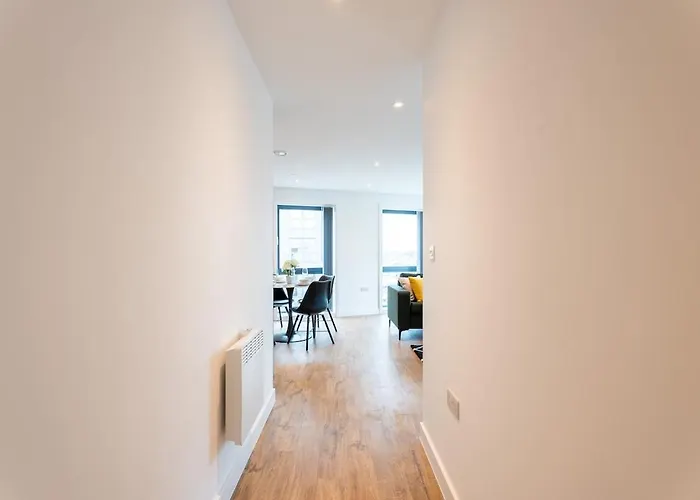 Elegant Penthouse, Stunning Cityscape Views Lägenhet